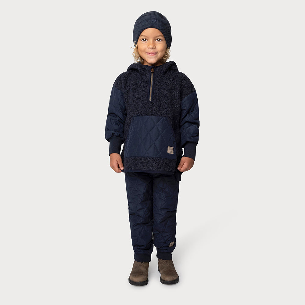 Kid wearing a blue thermo anorac