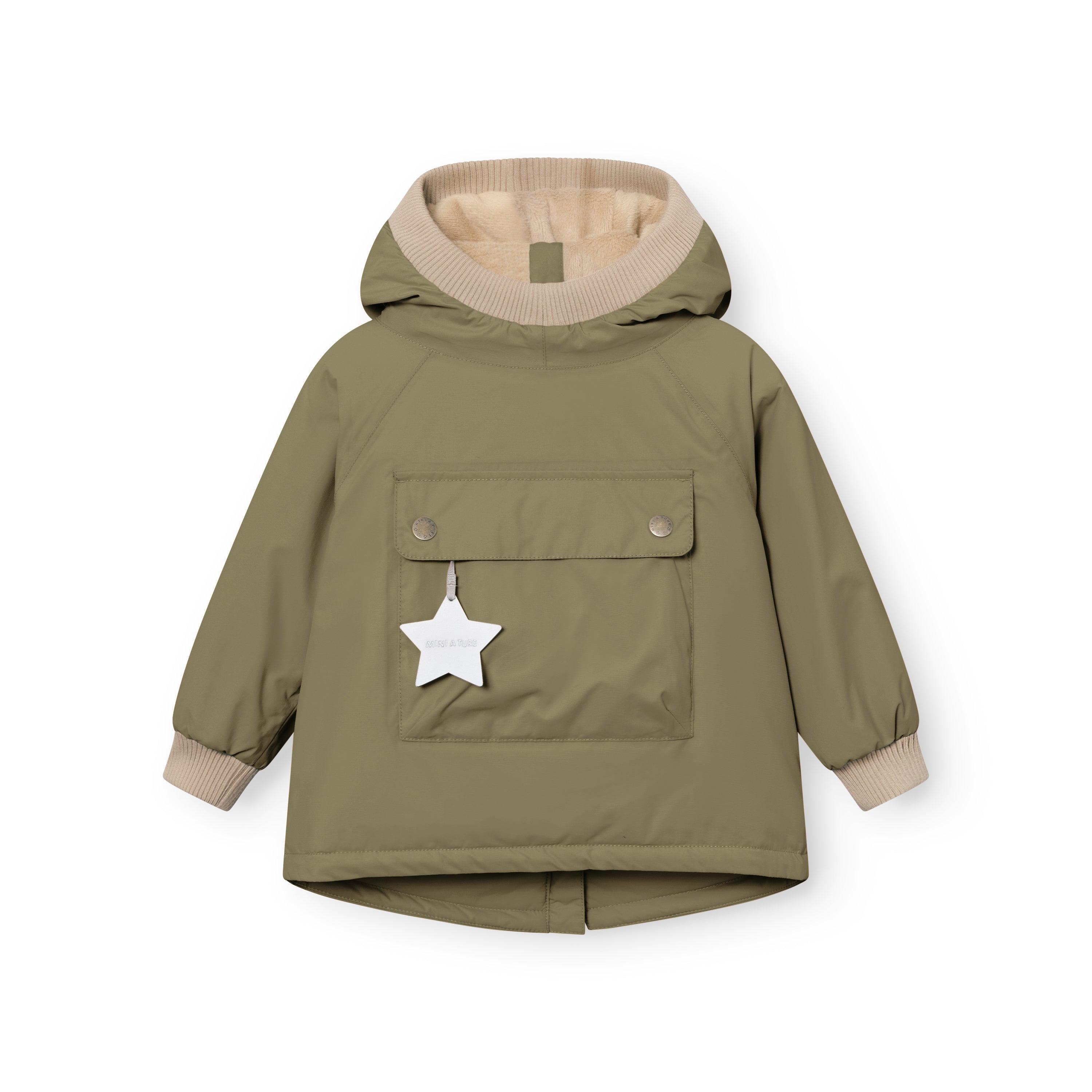 MATBABYWEN anorak in olive green laid flat from the front, showing the snap-button pocket with white reflective star tag, beige ribbed hood and cuffs, raglan sleeves, and the A-line hem with a small back vent.
